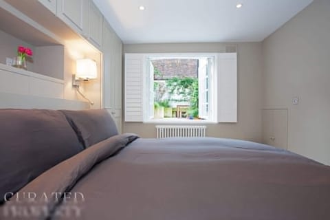 House | 2 bedrooms, desk, Internet