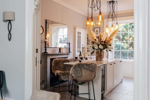 Apartment | 5 bedrooms, desk, iron/ironing board, Internet