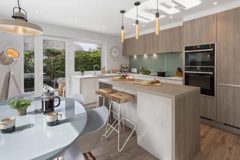 House | 3 bedrooms, high-speed internet