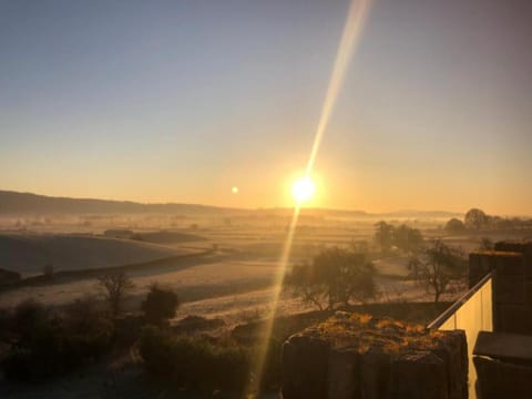 House | 9 bedrooms, iron/ironing board, Internet