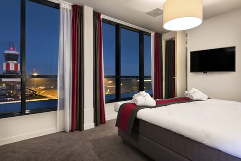 Comfort Double Room | In-room safe, soundproofing, free WiFi, bed sheets