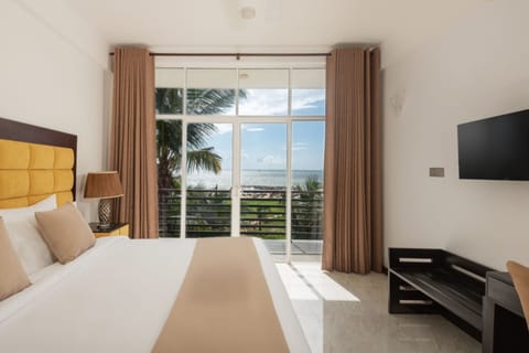 Deluxe Room, 1 Double Bed, Non Smoking, Sea View | 1 bedroom, iron/ironing board, free WiFi
