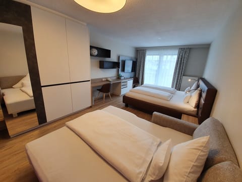 Hypo-allergenic bedding, minibar, in-room safe, individually decorated