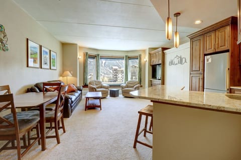 Studio | In-room dining