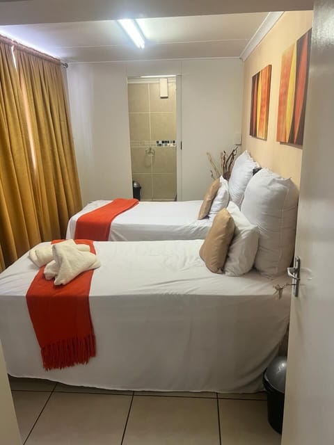 Deluxe Suite, Accessible, Non Smoking | 1 bedroom, free WiFi, bed sheets, wheelchair access