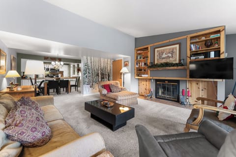 Condo (3 Bedrooms) | Front of property