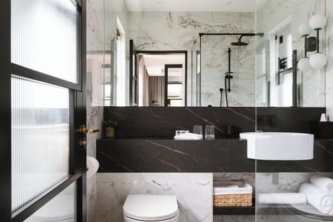 Deluxe Room | Bathroom | Shower, rainfall showerhead, designer toiletries, hair dryer