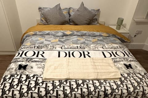 House | 6 bedrooms, iron/ironing board, free WiFi, bed sheets