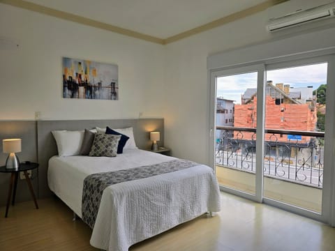 Traditional Apartment | 2 bedrooms, soundproofing, iron/ironing board, free WiFi