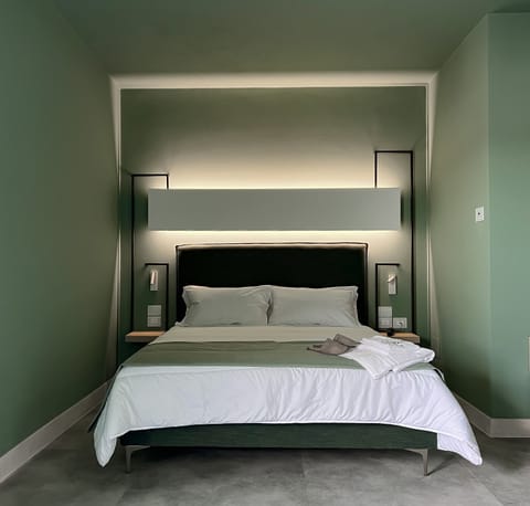 In-room safe, desk, laptop workspace, blackout drapes