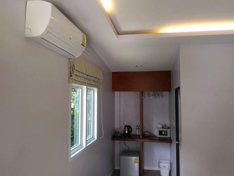 Desk, blackout drapes, soundproofing, free WiFi