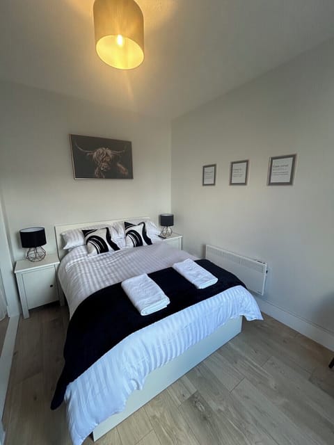 Apartment | 2 bedrooms, iron/ironing board, free WiFi, bed sheets