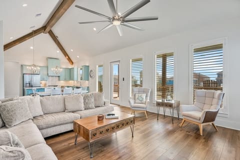 House, 4 Bedrooms | Living area | Smart TV