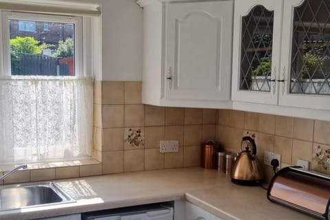 House | Private kitchen | Fridge, microwave, oven, stovetop