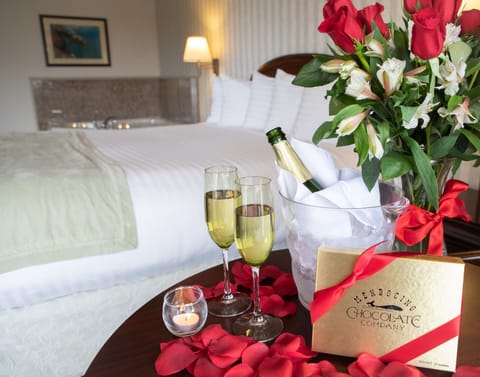 Romantic Suite, 1 King Bed, Jetted Tub (No Pets) | Premium bedding, pillowtop beds, in-room safe, desk