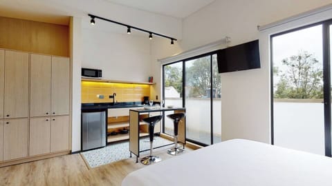Full-size fridge, microwave, stovetop, dishwasher