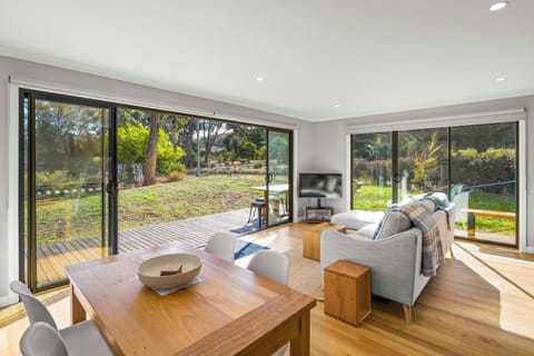 Comfort Cabin, River View | Individually decorated, individually furnished, soundproofing