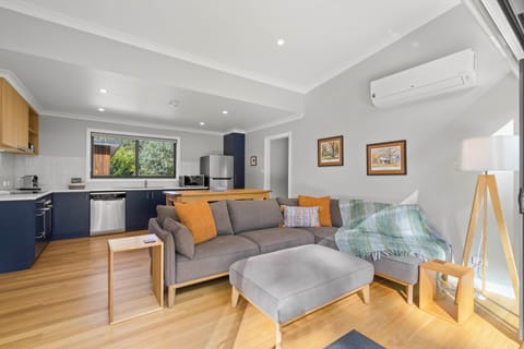 Comfort Cabin, River View | Individually decorated, individually furnished, soundproofing