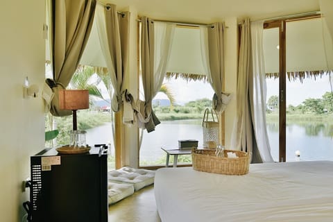 Cottage | In-room safe, desk, blackout drapes, soundproofing