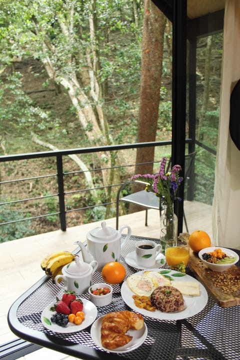 Free daily cooked-to-order breakfast