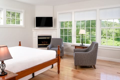 Premium Corner River View | Iron/ironing board, free WiFi, bed sheets