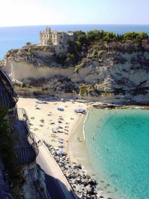 Private beach, free beach shuttle, beach bar, kayaking