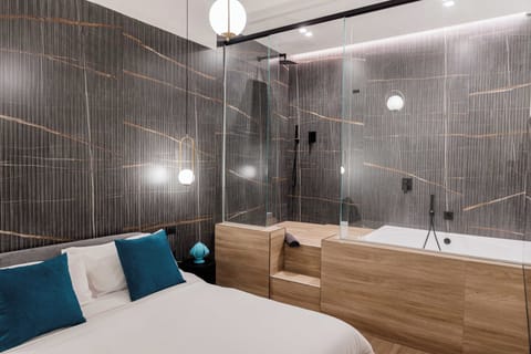 Deluxe Apartment, City View | Iron/ironing board, free WiFi