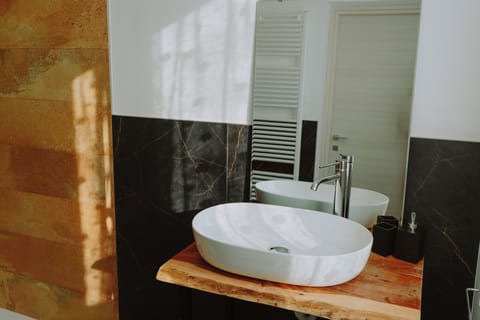 Standard Triple Room | Bathroom | Shower, rainfall showerhead, hair dryer, soap