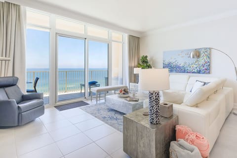 Condo, 3 Bedrooms | Living area