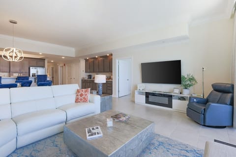 Condo, 3 Bedrooms | Living area