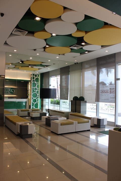 Lobby lounge