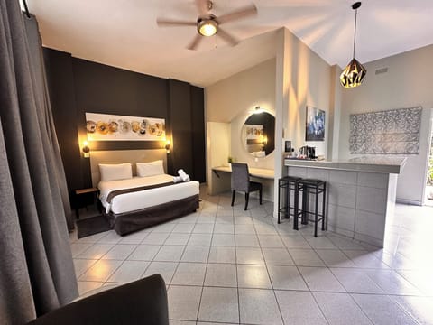 Executive Double Room | Bathroom | Shower, towels