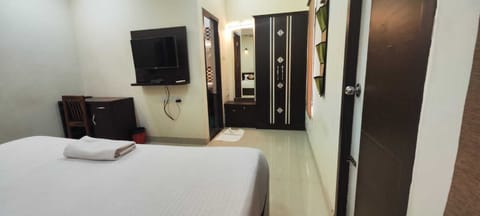 Deluxe Double Room | Desk, soundproofing, iron/ironing board, free WiFi