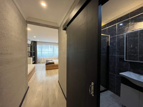 Deluxe Triple Room | Soundproofing, iron/ironing board, free WiFi