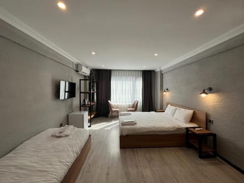 Deluxe Triple Room | Premium bedding, minibar, laptop workspace, iron/ironing board