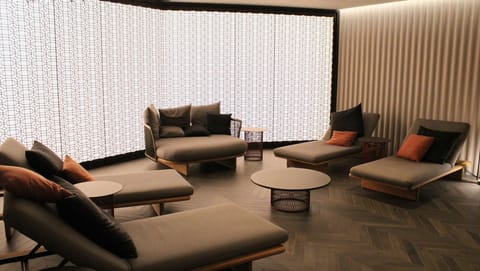 Couples treatment rooms, sauna, hot tub, steam room