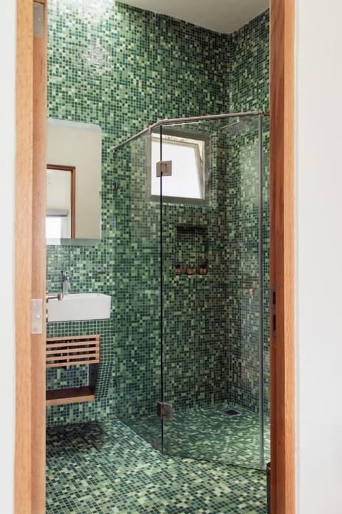 Free toiletries, towels, soap, shampoo