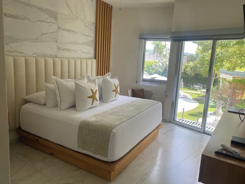 Double Room, Garden View | Laptop workspace, soundproofing, free WiFi