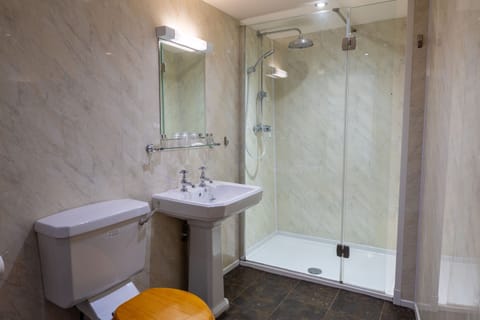 Exclusive Room | Laptop workspace, free WiFi, bed sheets