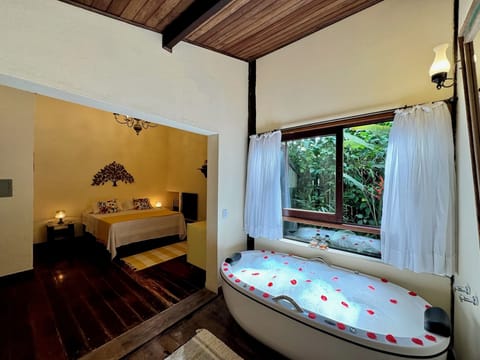 Superior Chalet | Jetted tub