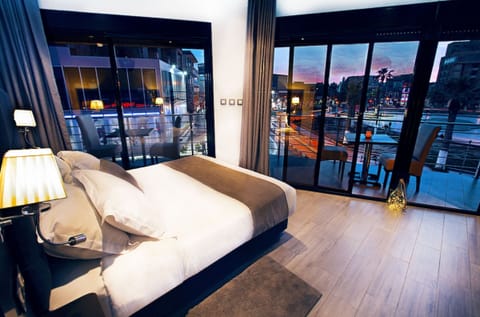 Deluxe Room | Premium bedding, laptop workspace, blackout drapes, WiFi (free)