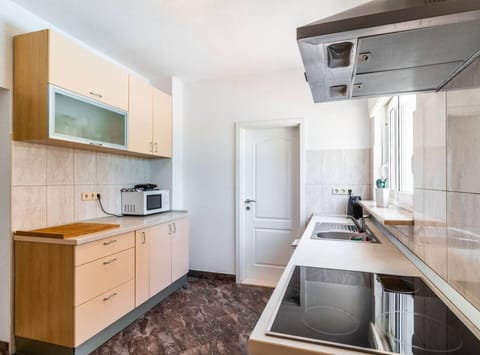 House (Six Bedroom Holiday Home) | Private kitchen | Fridge