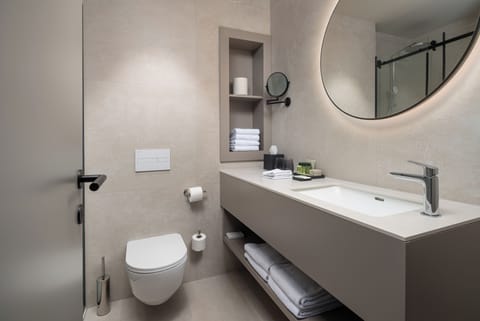 Deluxe Double Room, Balcony, Sea View | Bathroom | Shower, free toiletries, hair dryer, slippers