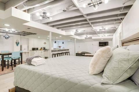 House (5 Bedrooms) | Interior