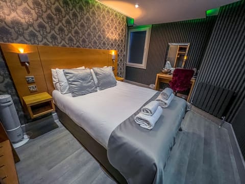 Luxury Double Room, Ensuite | Free WiFi