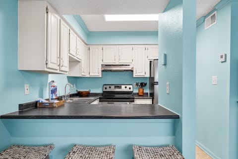 Condo, 1 Queen Bed with Sofa bed (Summer House West B101) | Private kitchen | Oven