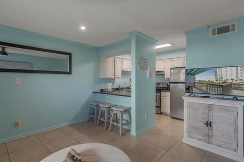 Condo, 1 Queen Bed with Sofa bed (Summer House West B101) | Private kitchen | Oven