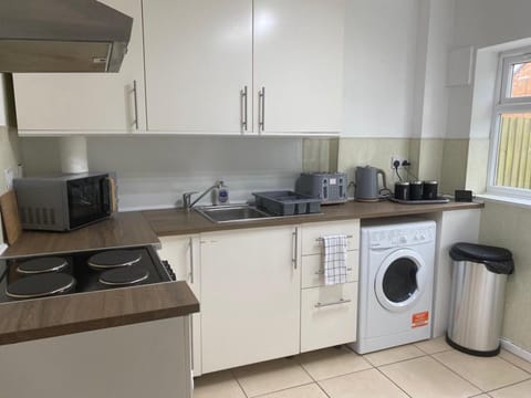 House | Private kitchen | Fridge, microwave, oven, stovetop