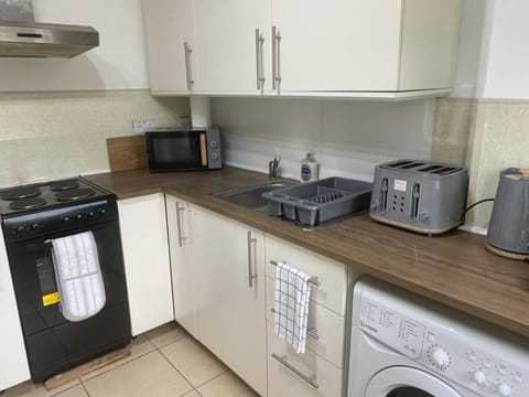 House | Private kitchen | Fridge, microwave, oven, stovetop