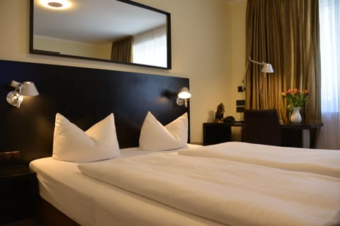 Double Room, 1 King Bed | Premium bedding, down comforters, minibar, in-room safe